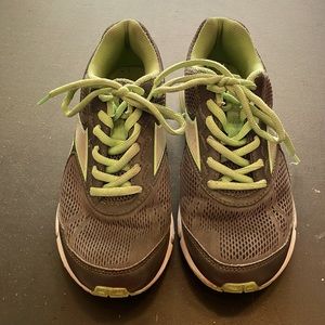 Reebok monofusion mesh size 7 women’s. In great condition.